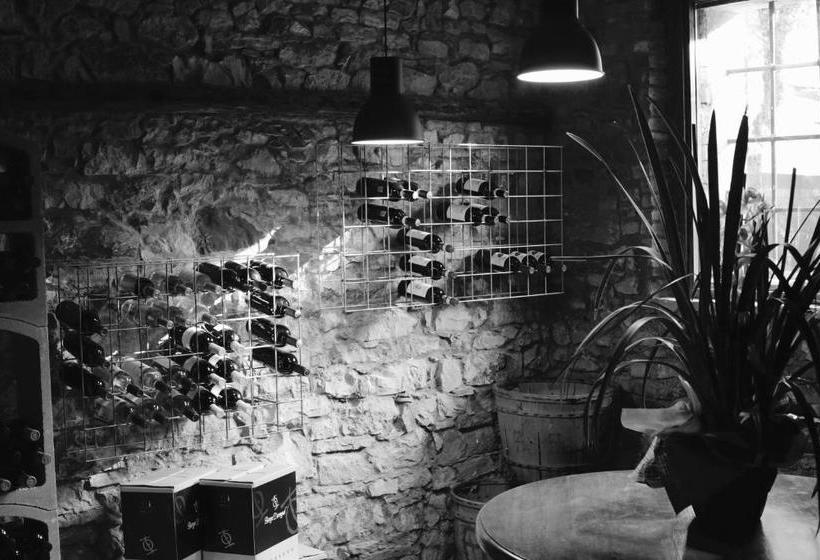 הוסטל 1883 Restaurant & Rooms