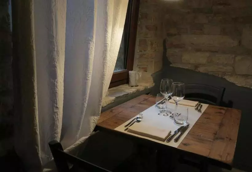 Retkeilymaja 1883 Restaurant & Rooms