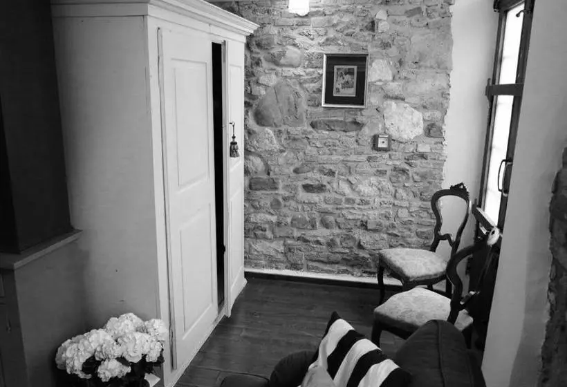 Retkeilymaja 1883 Restaurant & Rooms