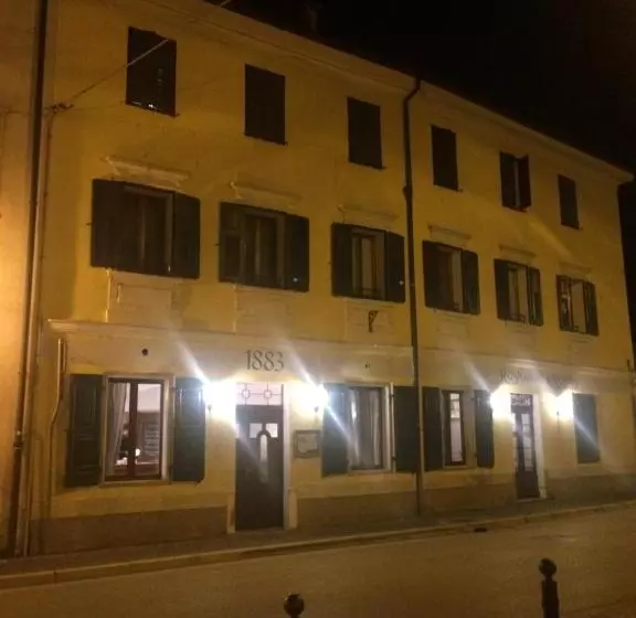 Retkeilymaja 1883 Restaurant & Rooms