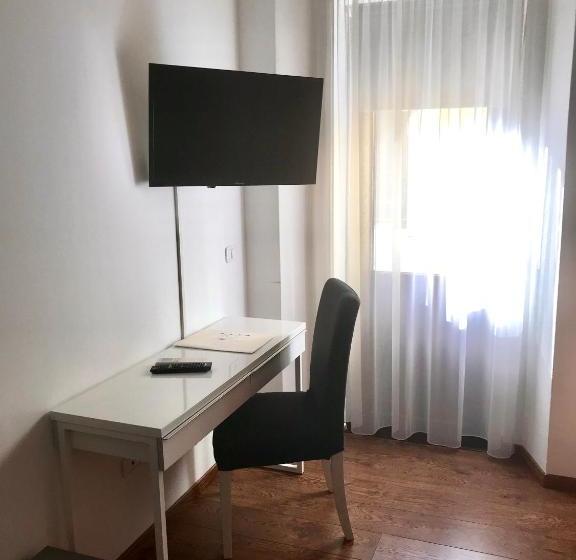 הוסטל 1883 Restaurant & Rooms