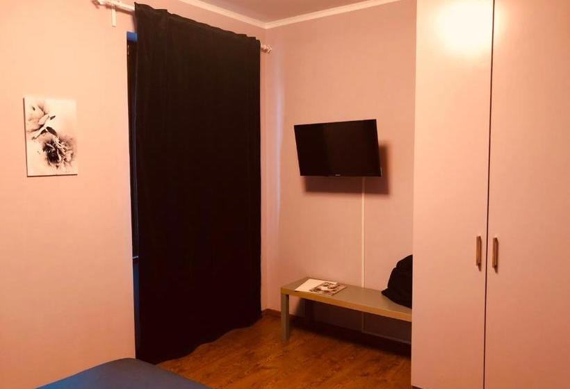 הוסטל 1883 Restaurant & Rooms