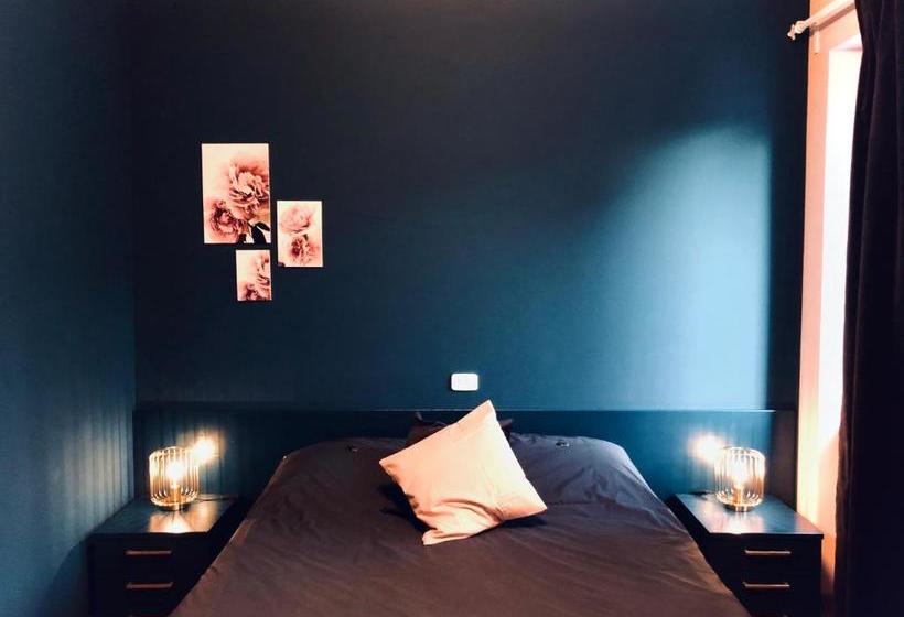 הוסטל 1883 Restaurant & Rooms