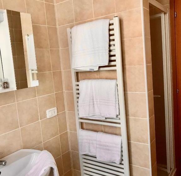 הוסטל 1883 Restaurant & Rooms