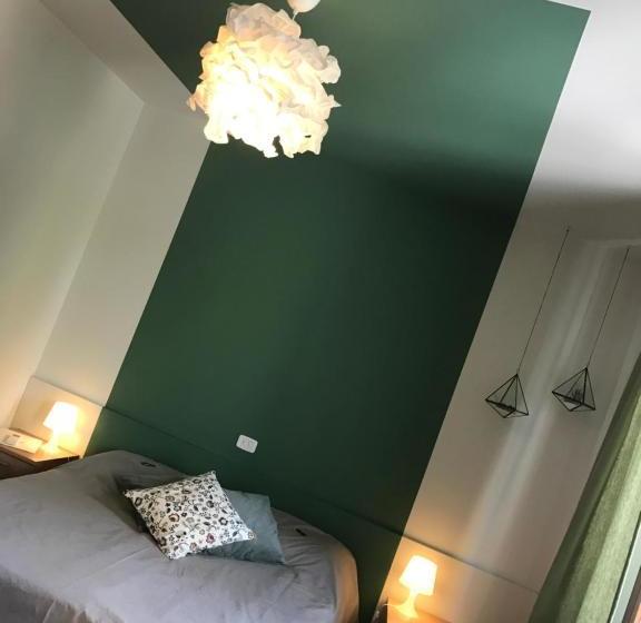 הוסטל 1883 Restaurant & Rooms