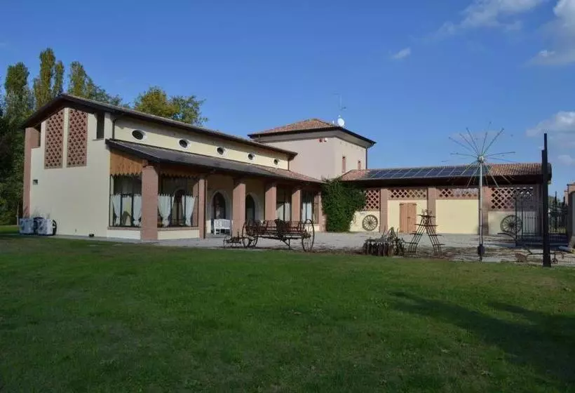 هتل Agriturismo La Boschina