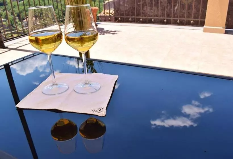 Majatalo Cento Tari' Guest House