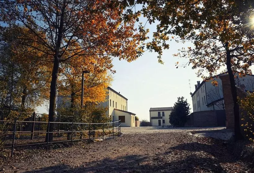 هتل Agriturismo Corte Benetti