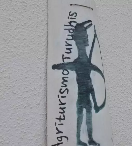 ホテル Agriturismo Turudhis