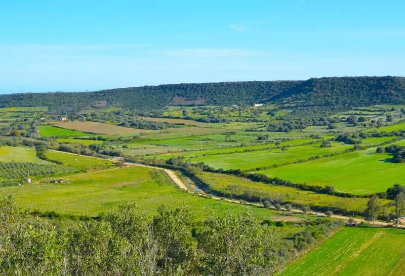 ホテル Agriturismo Turudhis