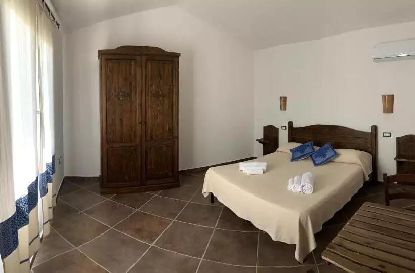 ホテル Agriturismo Turudhis