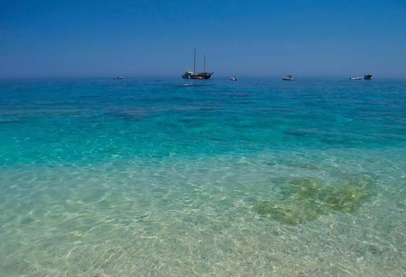 ホテル Agriturismo Turudhis