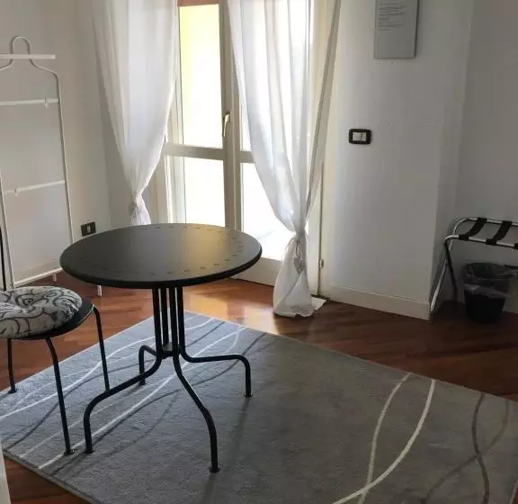 پانسیون Guesthouse Flora