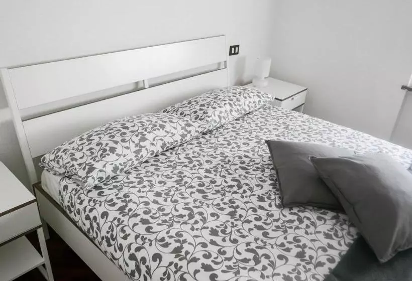 پانسیون Guesthouse Flora