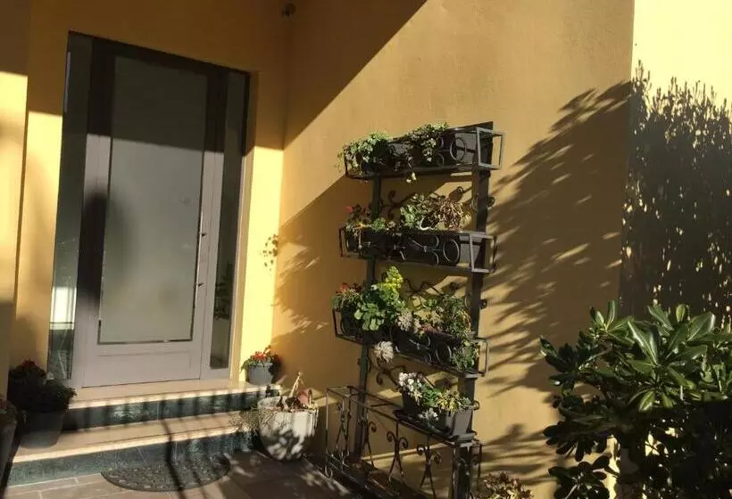 پانسیون Guesthouse Flora