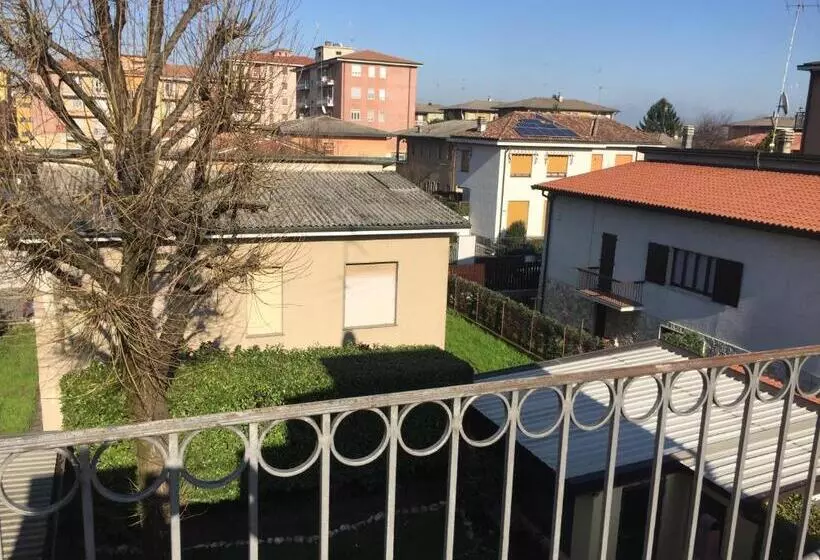 پانسیون Guesthouse Flora