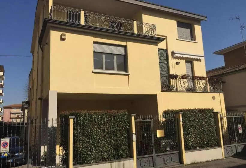 پانسیون Guesthouse Flora