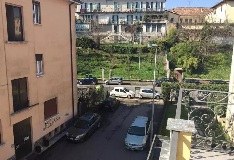 پانسیون Guesthouse Flora