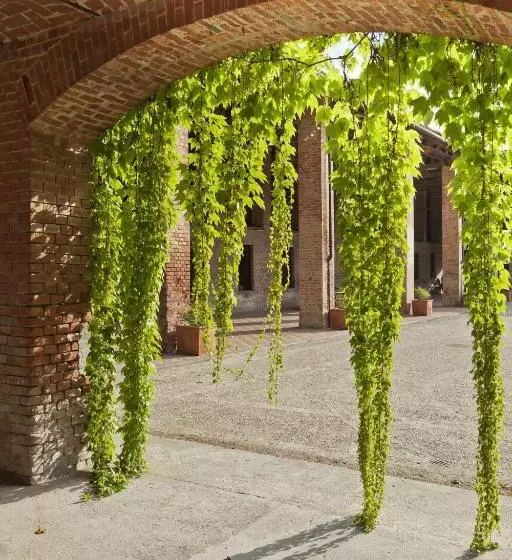 Hotelli Marchesi Incisa Winery Lodge