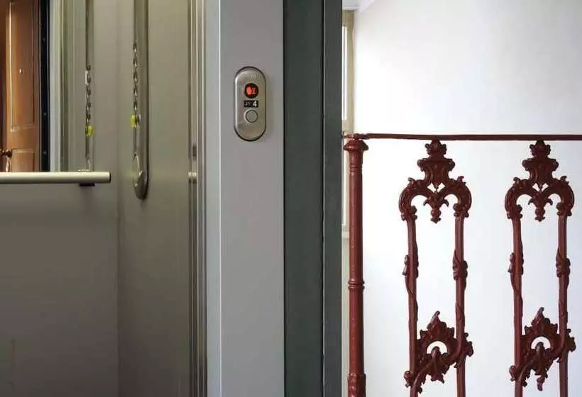 ペンション Piazza Azuni 18 Guest House