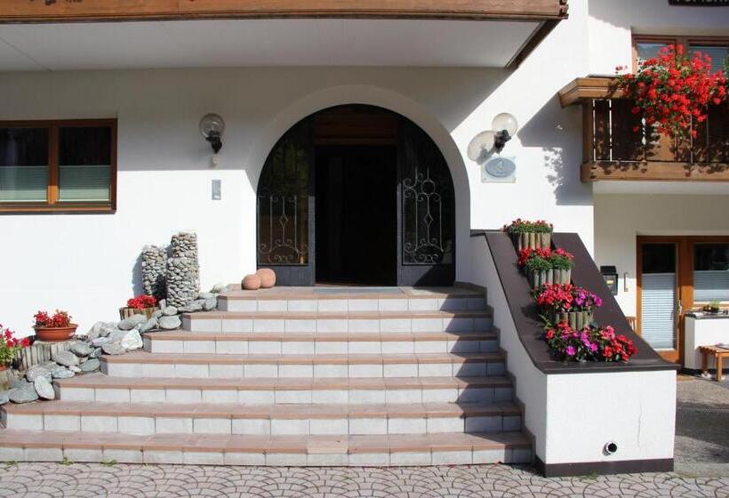 Aparthotel Garni Haus Hubertus