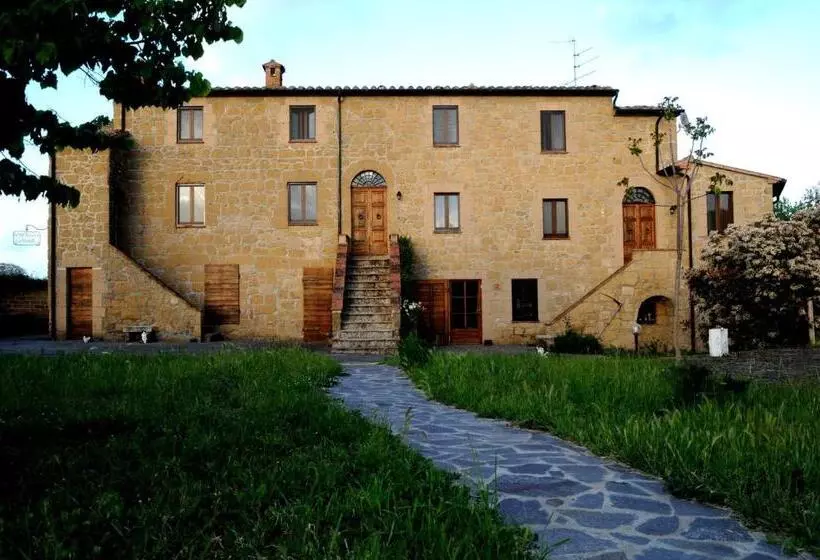 ホテル Agriturismo Naioli