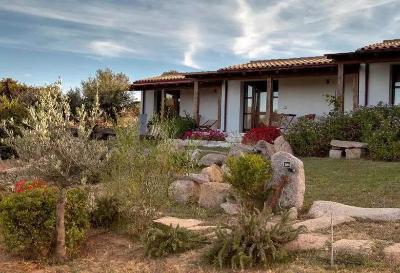 هتل Agriturismo Nuraghe Tuttusoni