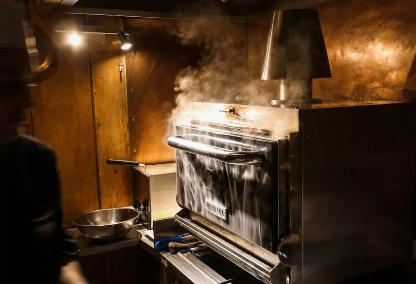 B&b La Tambra   Central With Restaurant