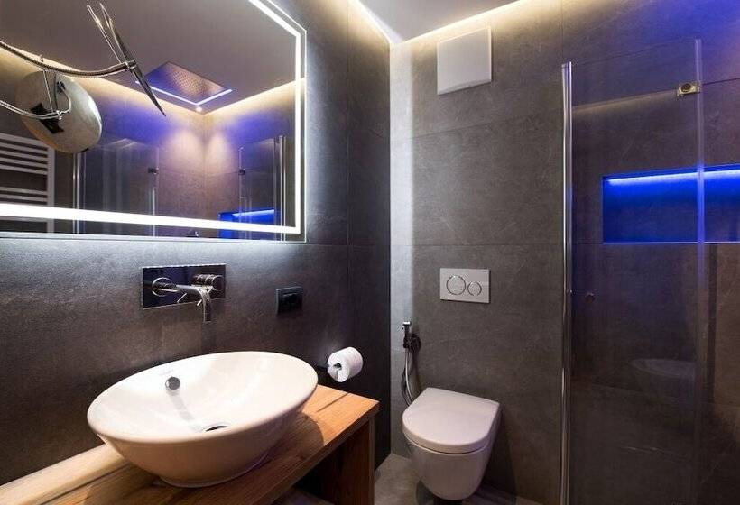 B&b La Tambra   Central With Restaurant