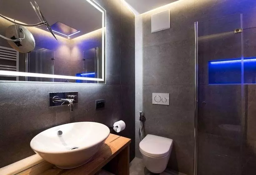 B&b La Tambra   Central With Restaurant