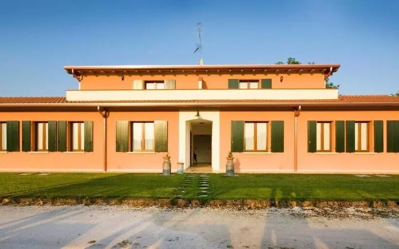 هتل Agriturismo Cascina Roveri