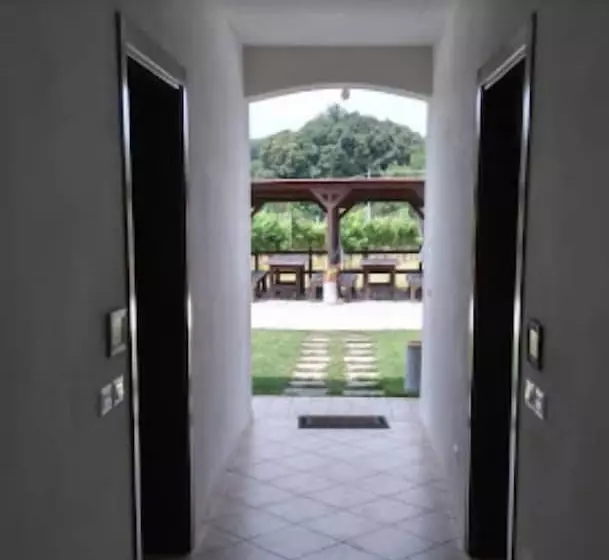 هتل Agriturismo Cascina Roveri