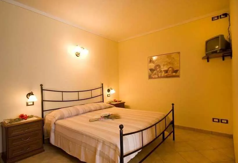 هتل Agriturismo Cascina Roveri