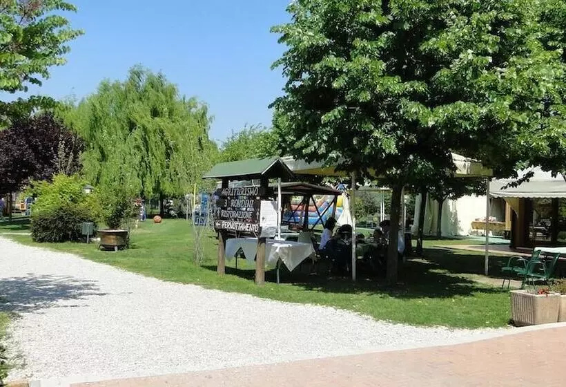 Hotelli Agriturismo Tre Rondini