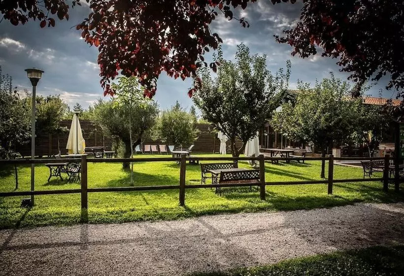 Hotelli Agriturismo Tre Rondini