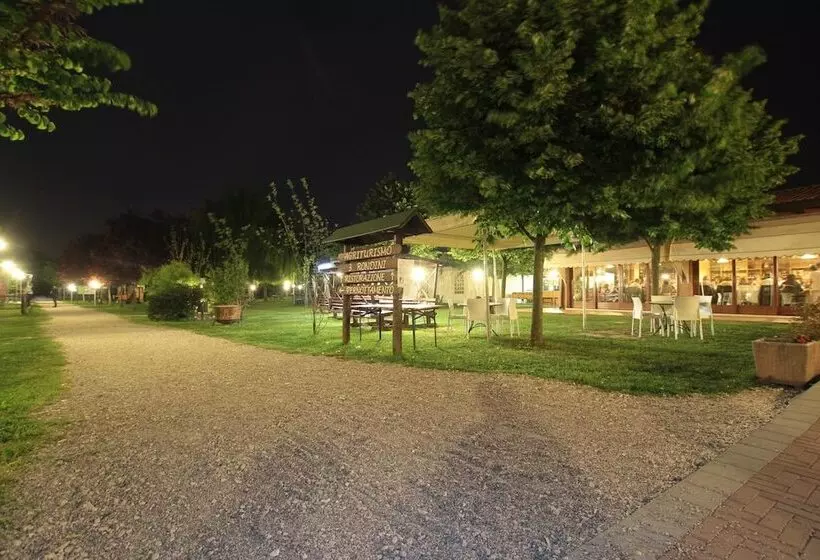 Hotelli Agriturismo Tre Rondini