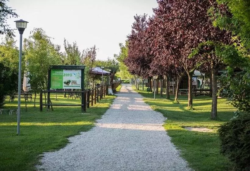 Hotelli Agriturismo Tre Rondini