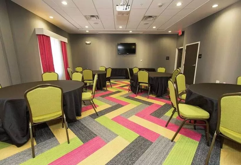 Hotelli Hampton Inn Mustang