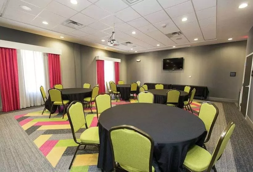 Hotelli Hampton Inn Mustang