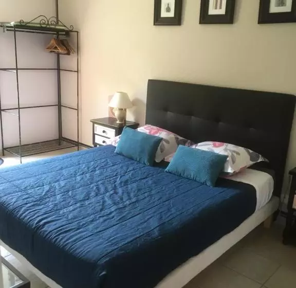 Aamiaismajoitus (B&B) Madinina's Cube