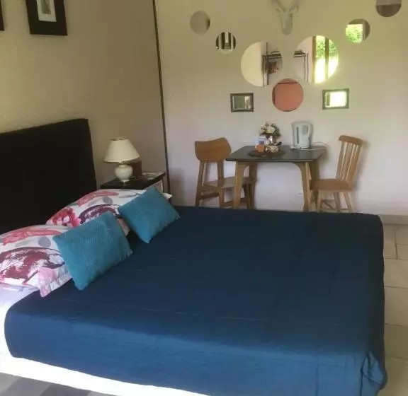 Aamiaismajoitus (B&B) Madinina's Cube