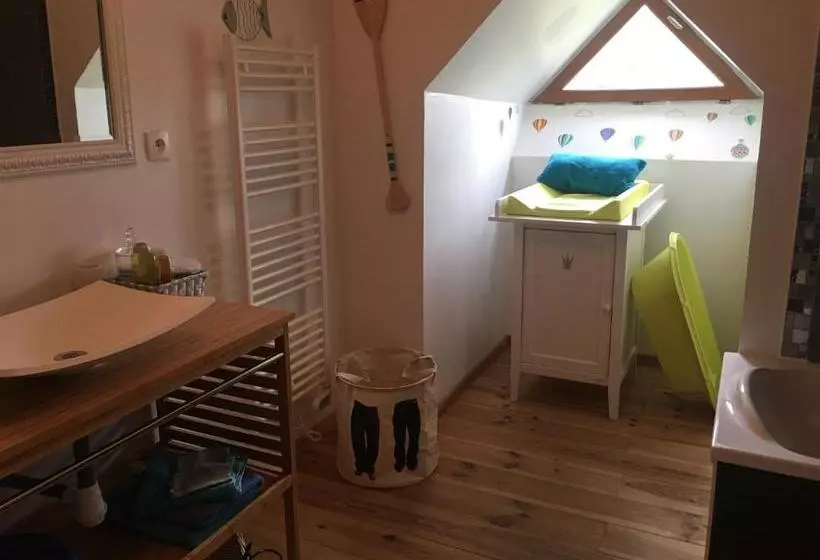 Aamiaismajoitus (B&B) Madinina's Cube