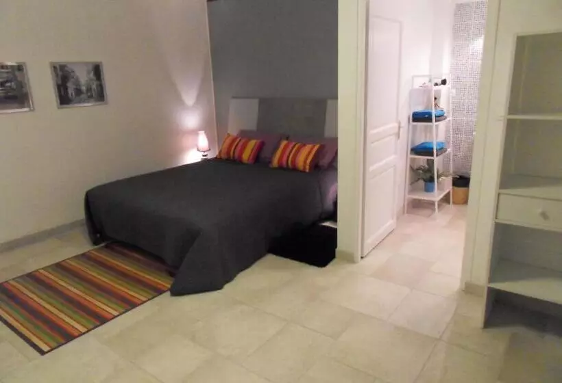 Aamiaismajoitus (B&B) Madinina's Cube