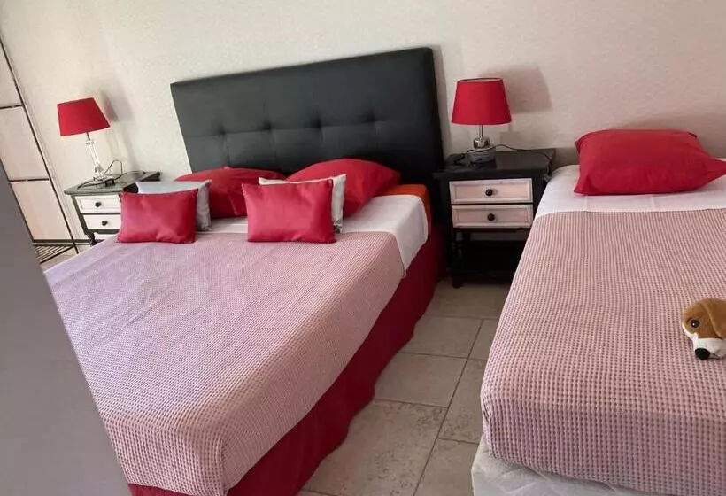 Aamiaismajoitus (B&B) Madinina's Cube