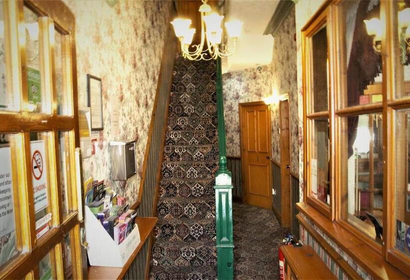 تختخواب و صبحانه Pine Lodge