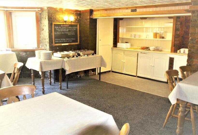 تختخواب و صبحانه Pine Lodge