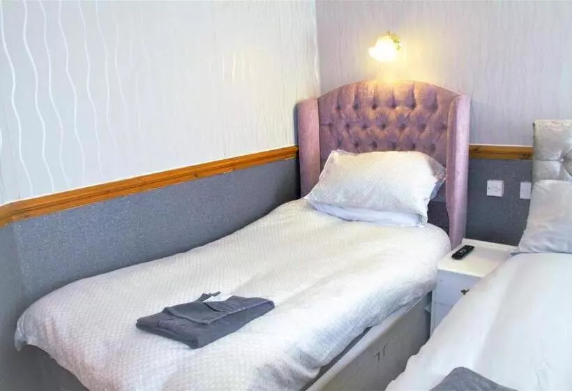 تختخواب و صبحانه Pine Lodge