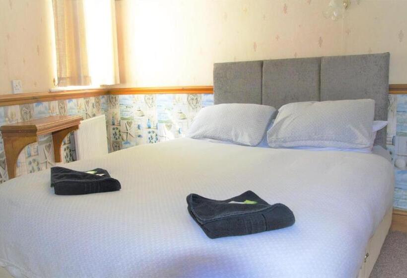 تختخواب و صبحانه Pine Lodge