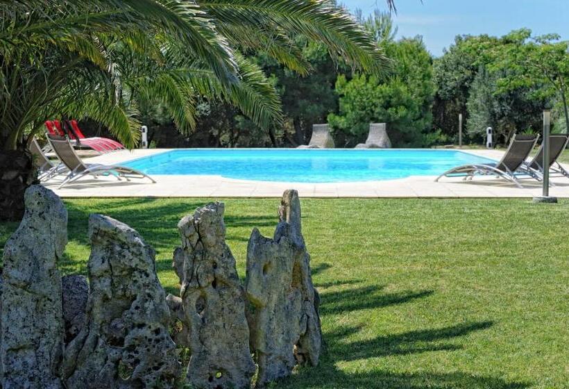 هتل Poisson Rouge