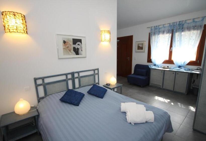 هتل Poisson Rouge